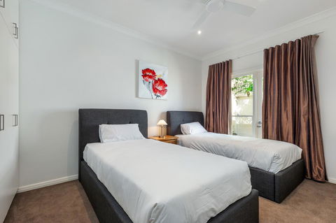 Kensington Self-Contained Modern House (89BROM) - Accommodation Melbourne 12
