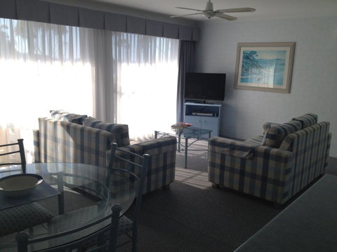 Breakers Apartments - Accommodation Melbourne 13
