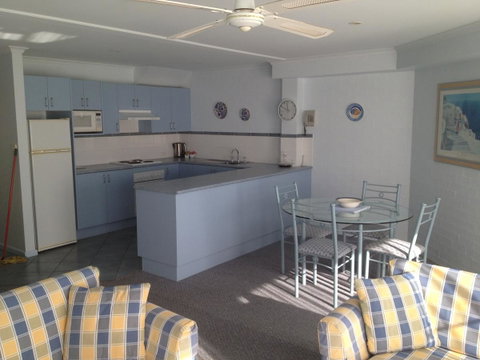 Breakers Apartments - Accommodation Melbourne 11