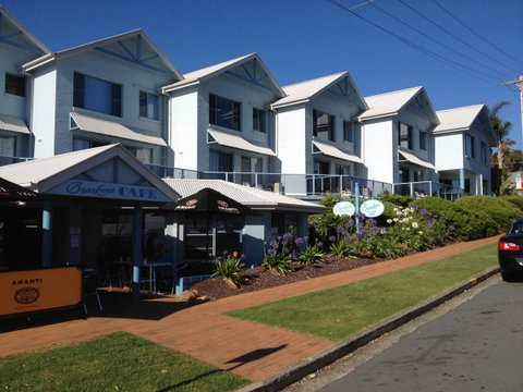 Breakers Apartments - Accommodation Melbourne 0