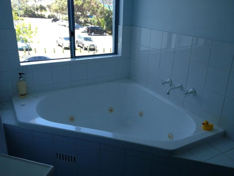 Breakers Apartments - Accommodation Melbourne 2