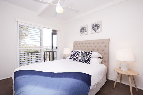 Bright And Spacious Family Home With Leafy Deck - Accommodation Melbourne 4