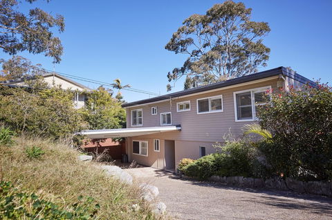 Bright And Spacious Family Home With Leafy Deck - Accommodation Melbourne 32