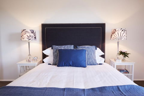 Bright And Spacious Family Home With Leafy Deck - Accommodation Melbourne 6
