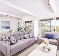 Bright and Spacious Family Home With Leafy Deck - Accommodation Melbourne
