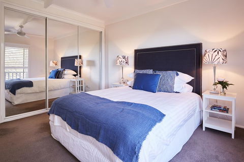 Bright And Spacious Family Home With Leafy Deck - Accommodation Melbourne 5