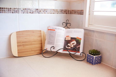 Bright And Spacious Family Home With Leafy Deck - Accommodation Melbourne 20
