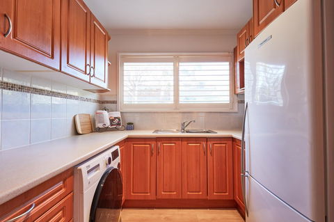 Bright And Spacious Family Home With Leafy Deck - Accommodation Melbourne 18