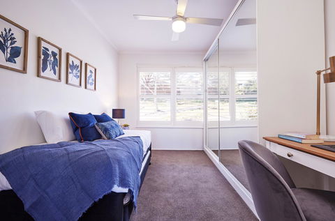 Bright And Spacious Family Home With Leafy Deck - Accommodation Melbourne 28