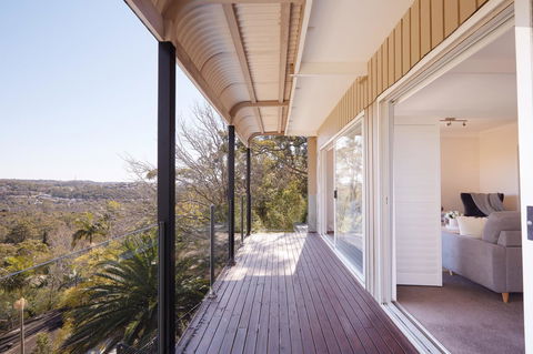 Bright And Spacious Family Home With Leafy Deck - Accommodation Melbourne 23