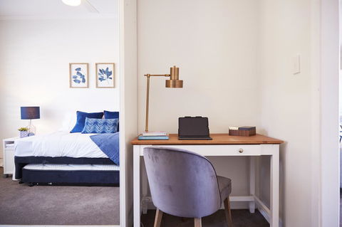 Bright And Spacious Family Home With Leafy Deck - Accommodation Melbourne 27