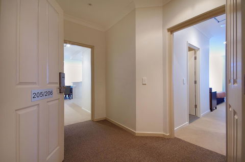 Macquarie Waters Boutique Apartment Hotel - Accommodation Melbourne 7