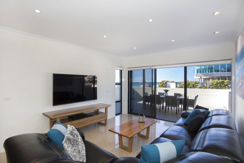 Beachfront 2 - Accommodation Melbourne 3