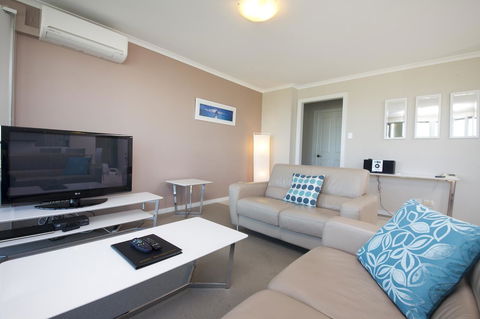 Sails Apartments - Accommodation Melbourne 6