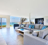 Neptune - Absolute Beachfront - Accommodation Melbourne