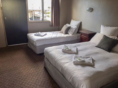 Commercial Hotel Motel Lithgow - Melbourne 4u 12