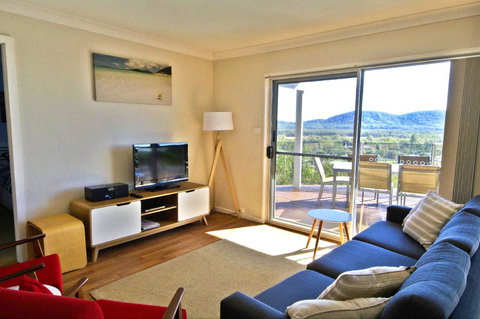 Coastwatch, 26 Comara Terrace - Accommodation Melbourne 3