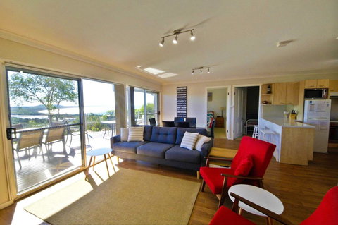 Coastwatch, 26 Comara Terrace - Accommodation Melbourne 4