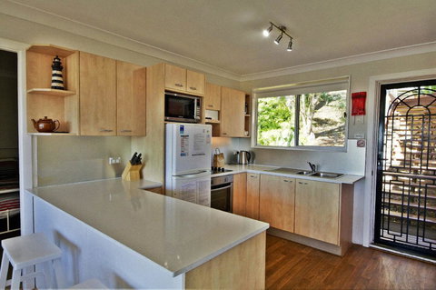 Coastwatch, 26 Comara Terrace - Accommodation Melbourne 2