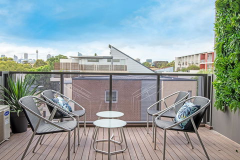 Large Light Luxe 3BDR 2BA Free Parking - Walk To Sydney Uni And RPA - Accommodation Melbourne 4