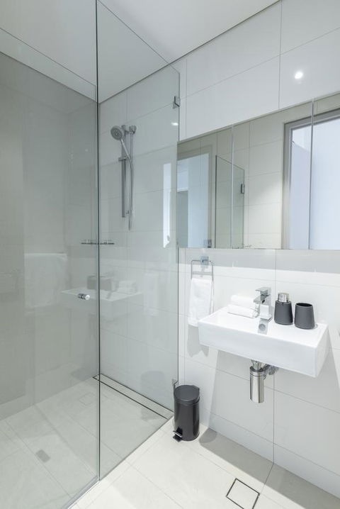 Large Light Luxe 3BDR 2BA Free Parking - Walk To Sydney Uni And RPA - Accommodation Melbourne 8