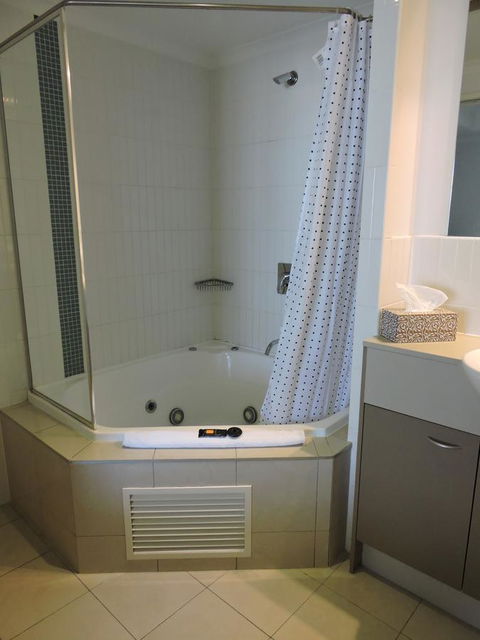 BASE Holidays - Ettalong Beach Premium Apartments - Accommodation Melbourne 16