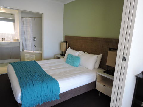 BASE Holidays - Ettalong Beach Premium Apartments - Accommodation Melbourne 4