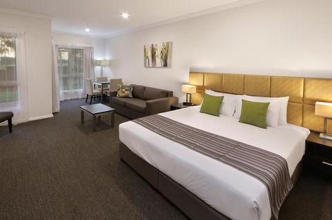 Best Western Plus Bolton On The Park - Accommodation Melbourne 6