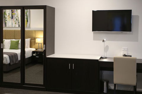 Best Western Plus Bolton On The Park - Accommodation Melbourne 13