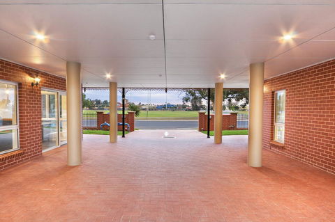 Best Western Plus Bolton On The Park - Accommodation Melbourne 14