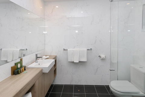 Best Western Plus Bolton On The Park - Accommodation Melbourne 10