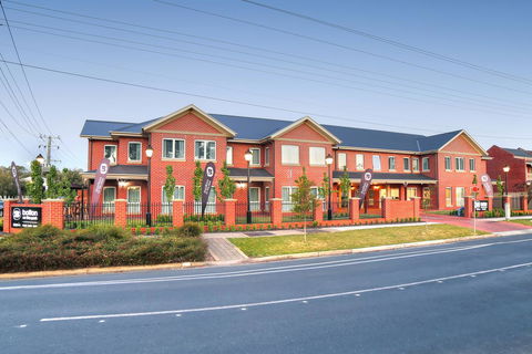 Best Western Plus Bolton On The Park - Accommodation Melbourne 0