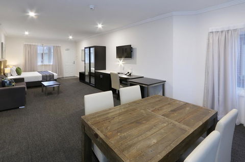 Best Western Plus Bolton On The Park - Accommodation Melbourne 9