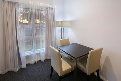 Best Western Plus Bolton On The Park - Accommodation Melbourne 7