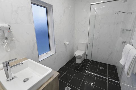 Best Western Plus Bolton On The Park - Accommodation Melbourne 27