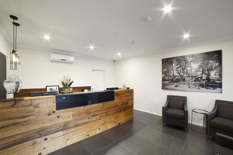 Best Western Plus Bolton On The Park - Accommodation Melbourne 4