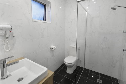 Best Western Plus Bolton On The Park - Accommodation Melbourne 26