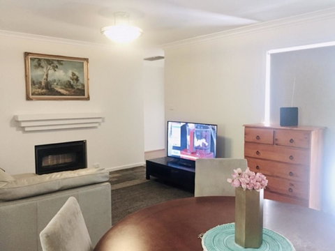 Beautiful Family Holiday House - Accommodation Melbourne 4