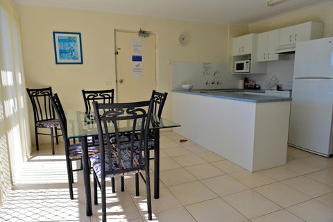 Beach House Holiday Apartments - Accommodation Melbourne 11