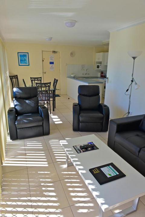 Beach House Holiday Apartments - Accommodation Melbourne 7