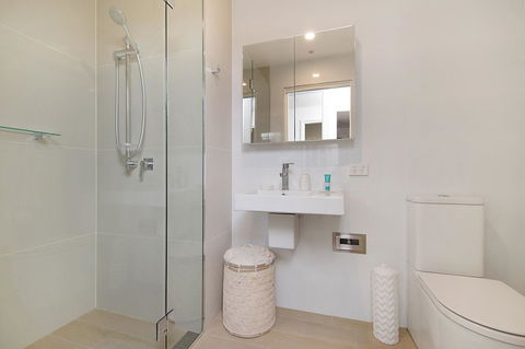 Arena Luxury Beachfront Apartment - Accommodation Melbourne 25