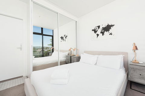 Newtown's Best Designer Apartment - Accommodation Melbourne 9