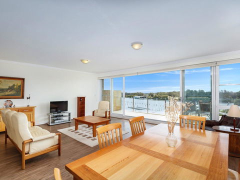 Regatta 13 - Accommodation Melbourne 5