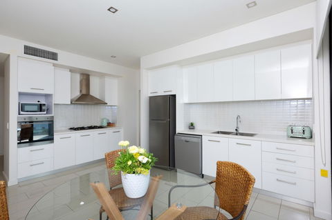 The Penthouse - Accommodation Melbourne 6
