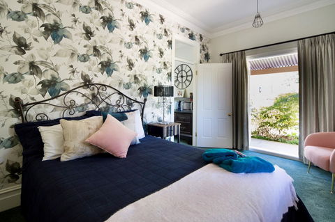 Chanticleer Gardens Barn Cottage With A Pool - Accommodation Melbourne 35
