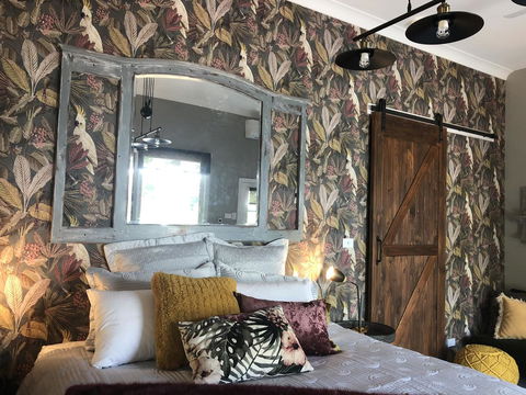 Chanticleer Gardens Barn Cottage With A Pool - Accommodation Melbourne 20