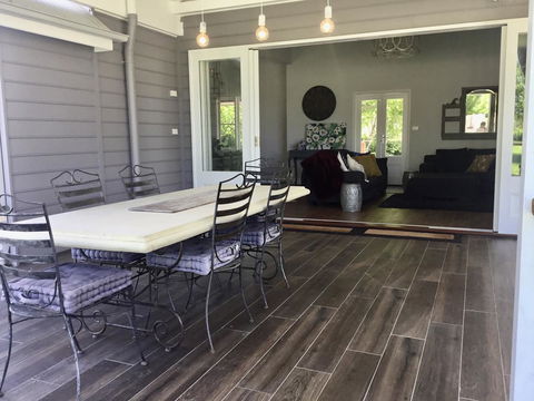 Chanticleer Gardens Barn Cottage With A Pool - Accommodation Melbourne 12