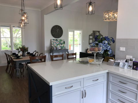 Chanticleer Gardens Barn Cottage With A Pool - Accommodation Melbourne 27