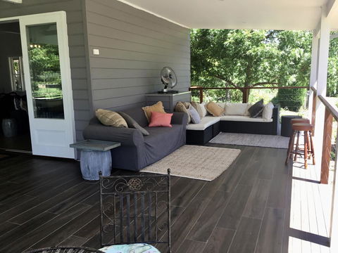 Chanticleer Gardens Barn Cottage With A Pool - Accommodation Melbourne 1