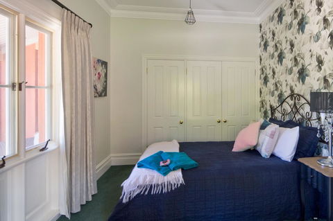 Chanticleer Gardens Barn Cottage With A Pool - Accommodation Melbourne 40
